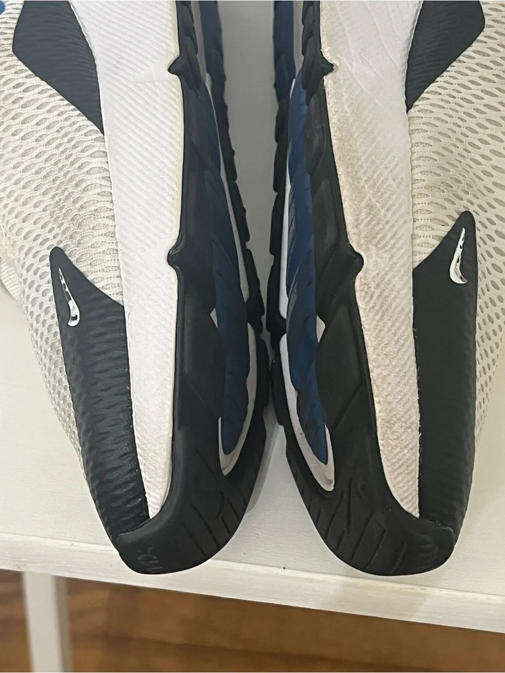 Nike White Mesh & Blue Accent Air Cushion Sneaker Youth Size 3